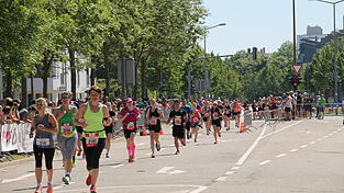 Am Wochenende nach Christi Himmelfahrt gehen auch in diesem Jahr wieder Tausende Läufer beim Regensburg Marathon an den Start.