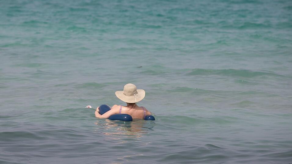 Das Mittelmeer wird immer wärmer und ein Bad bei Wassertemperaturen um die 30 Grad bringt keine Erfrischung mehr. (Archivbild) Das Mittelmeer wird immer wärmer und ein Bad bei Wassertemperaturen um die 30 Grad bringt keine Erfrischung mehr. (Archivbild)