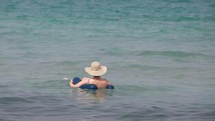 Das Mittelmeer wird immer wärmer und ein Bad bei Wassertemperaturen um die 30 Grad bringt keine Erfrischung mehr. (Archivbild) Das Mittelmeer wird immer wärmer und ein Bad bei Wassertemperaturen um die 30 Grad bringt keine Erfrischung mehr. (Archivbild)