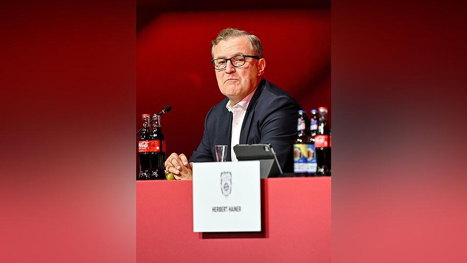 Bayern Münchens Vorstandsvorsitzender Jan-Christian Dreesen hofft auf ein Einlenken des DFB im Zoff um die Frauen-Bundesliga. (Archivbild) Bayern Münchens Vorstandsvorsitzender Jan-Christian Dreesen hofft auf ein Einlenken des DFB im Zoff um die Frauen-Bundesliga. (Archivbild)