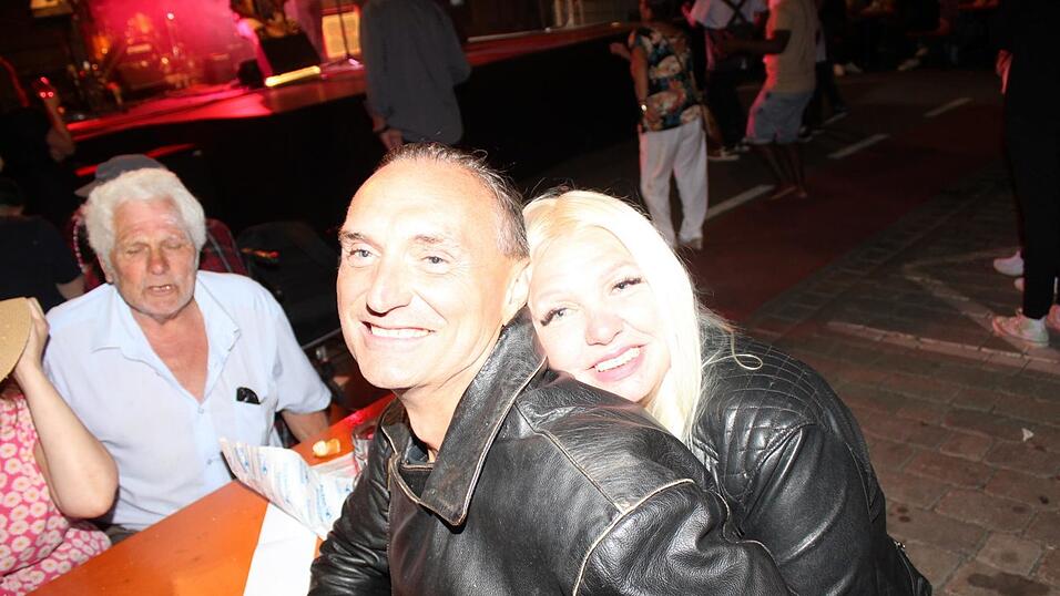 Viele Landshuter genossen ihren Freitagabend auf dem Bismarckplatzfest.