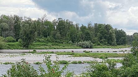 Besseren Hochwasserschutz f&uuml;r die Stadt bringt die geplante Sanierung des Isardamms, zu der einstimmig das gemeindliche Einvernehmen erteilt wurde.