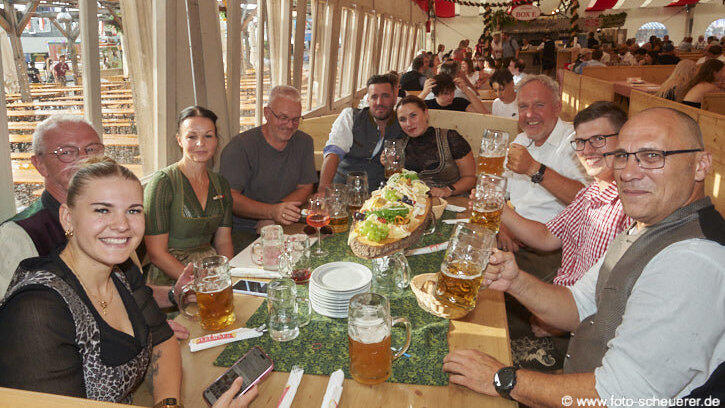 Die Partybilder vom Montag, 10. August, aus dem Festzelt Lechner. Die Partybilder vom Montag, 10. August, aus dem Festzelt Lechner.