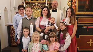 Die Taufgesellschaft in der Anna-Kapelle. Die Taufgesellschaft in der Anna-Kapelle.