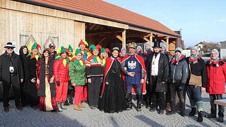 Ob Prinzessin, Hofnarr, Ritter oder Zofe, unser K&ouml;nigspaar Anna und Helmut bittet zur Feier am Hofe.