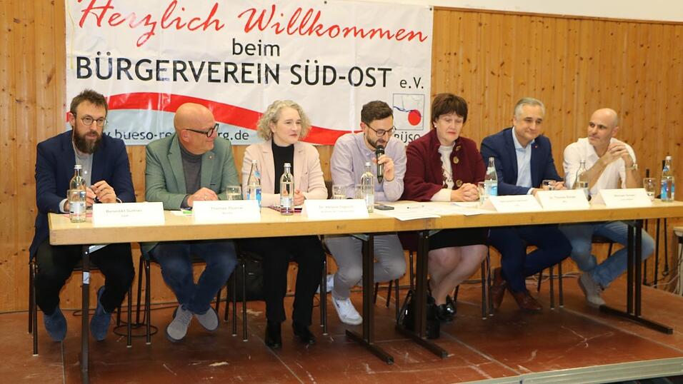 Sechs OB-Kandidaten diskutierten: (von links) Benedikt Suttner, Thomas Thurow, Moderator Michael Bothner, Bernadette Dechant (Vertretung für Astrid Freudenstein), Thomas Burger und Michael Schien. Sechs OB-Kandidaten diskutierten: (von links) Benedikt Suttner, Thomas Thurow, Moderator Michael Bothner, Bernadette Dechant (Vertretung für Astrid Freudenstein), Thomas Burger und Michael Schien.