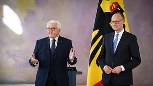 Zur Umbildung des Kabinetts ist als Nächstes der Bundespräsident gefragt. (Archivbild) Zur Umbildung des Kabinetts ist als Nächstes der Bundespräsident gefragt. (Archivbild)