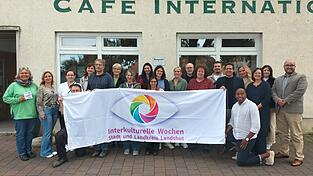 Die Vertreter der mitwirkenden Vereine freuen sich auf die diesjährigen Interkulturellen Wochen. Die Hauptleitung bei der Organisation übernahm Annelies Huber vom Haus International (achte von rechts). Die Vertreter der mitwirkenden Vereine freuen sich auf die diesjährigen Interkulturellen Wochen. Die Hauptleitung bei der Organisation übernahm Annelies Huber vom Haus International (achte von rechts).