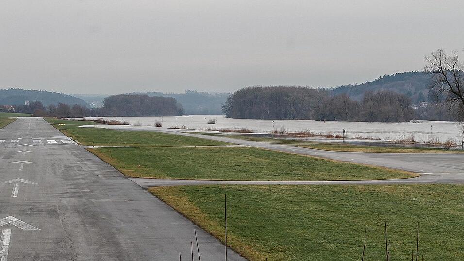 Auch in Vilshofen stieg die Donau &uuml;ber die Ufer.