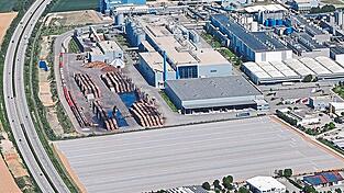 Das Areal, für das UPM gerade einen Käufer sucht, hat eine Größe von knapp 52 Hektar und liegt im gemeinsamen Industriegebiet der Stadt Plattling und der Gemeinde Stephansposching.