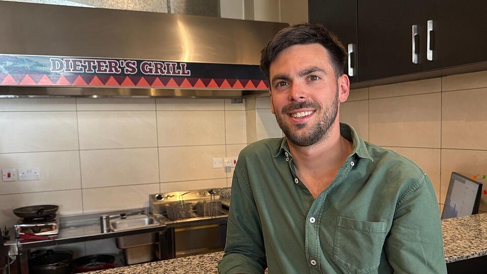 Vor knapp einem Jahr er&ouml;ffnete Fabian F&ouml;rster &laquo;Dieters Grill&raquo;, ein kleines Imbissrestaurant in Nairobi.