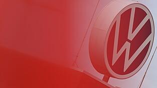 Bei Volkswagen gibt es überraschend eine Einigung über die Sanierungspläne des Vorstands. (Archivbild) Bei Volkswagen gibt es überraschend eine Einigung über die Sanierungspläne des Vorstands. (Archivbild)