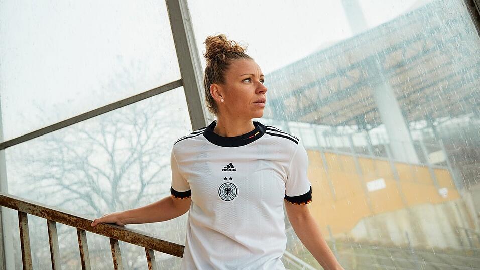 Unsere Nummer 16: Angreiferin Linda Dallmann / FC Bayern München / 45 Länderspiele / 12 Tore Unsere Nummer 16: Angreiferin Linda Dallmann / FC Bayern München / 45 Länderspiele / 12 Tore