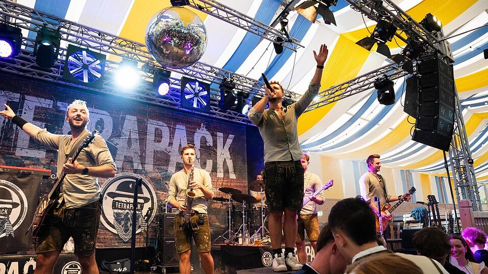 Die Partybilder vom Samstag, 15. August, aus dem Festzelt Reisinger. Die Partybilder vom Samstag, 15. August, aus dem Festzelt Reisinger.