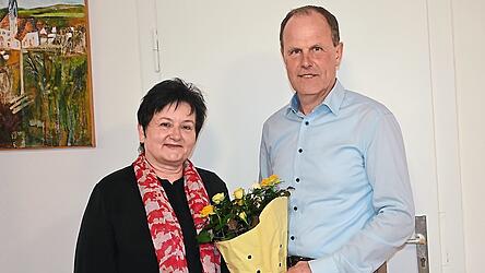 Die neue Kreisr&auml;tin Beatrix Kappelmeier ais Aiglsbach mit B&uuml;rgermeister Leonhard Berger.