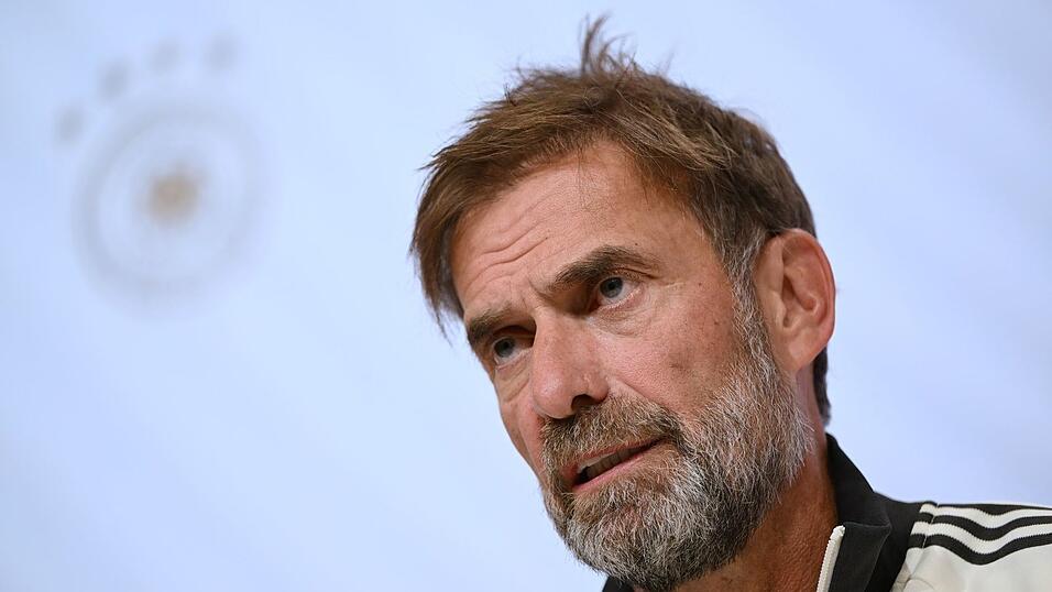 J&uuml;rgen Klopp kann das Abschlusstraining f&uuml;r die Partie in Griechenland mit allen 23 Spielern bestreiten.