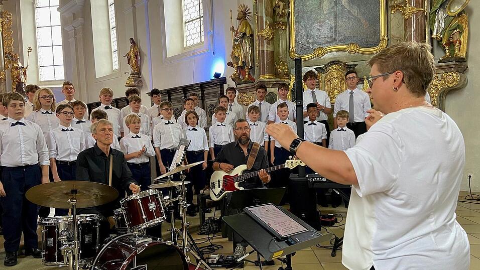 Kathrin Giehl (r.) arbeitet seit 2007 als Chorleiterin und Stimmbildnerin bei den Regensburger Domspatzen.