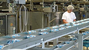 60.000 Tonnen Mozzarella laufen jährlich vom Band.