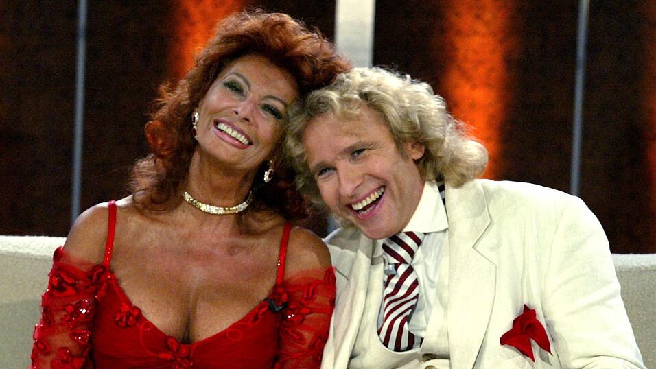 Sophia Loren scherzt mit Showmaster Thomas Gottschalk während der 150. Sendung von «Wetten, dass..?». Sophia Loren scherzt mit Showmaster Thomas Gottschalk während der 150. Sendung von «Wetten, dass..?».