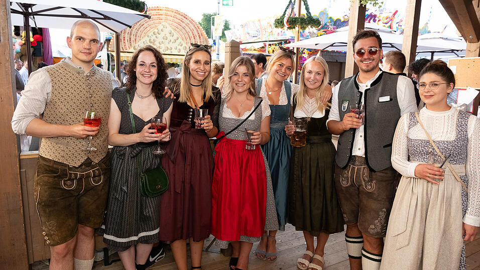 Die Partybilder vom Montag, 14. August 2023, aus dem Festzelt Krönner. Die Partybilder vom Montag, 14. August 2023, aus dem Festzelt Krönner.