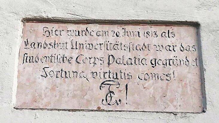 Reminiszenz an die Universit&auml;tszeit in Landshut: 1813 wurde in dem einstigen Spitalerbr&auml;u-Keller eine Studentenverbindung gegr&uuml;ndet.