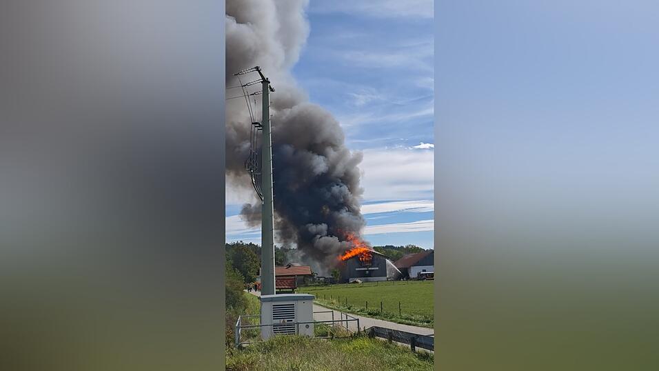 Auf einem landwirtschaftlichen Anwesen bei Vilsbiburg ist am Sonntag ein Feuer ausgebrochen. Auf einem landwirtschaftlichen Anwesen bei Vilsbiburg ist am Sonntag ein Feuer ausgebrochen.