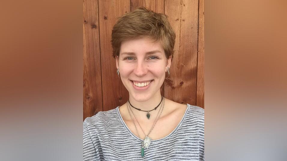Lena denkt gerne an ihre Zeit in der 'Rainbow Community' zurück.
