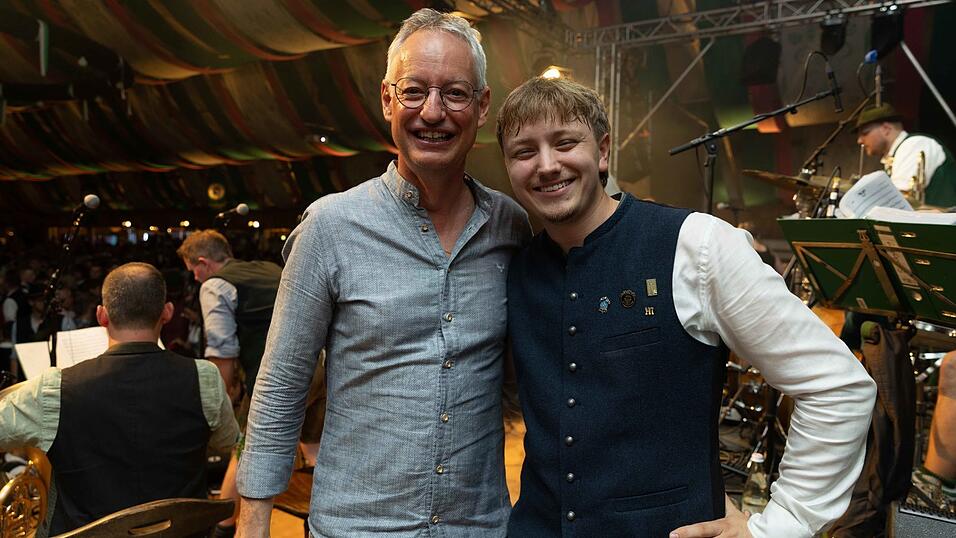 Als die Kapelle Josef Menzl am Montag, 10. August, im Festzelt Weckmann aufspielte, war die Stimmung ausgelassen. Als die Kapelle Josef Menzl am Montag, 10. August, im Festzelt Weckmann aufspielte, war die Stimmung ausgelassen.