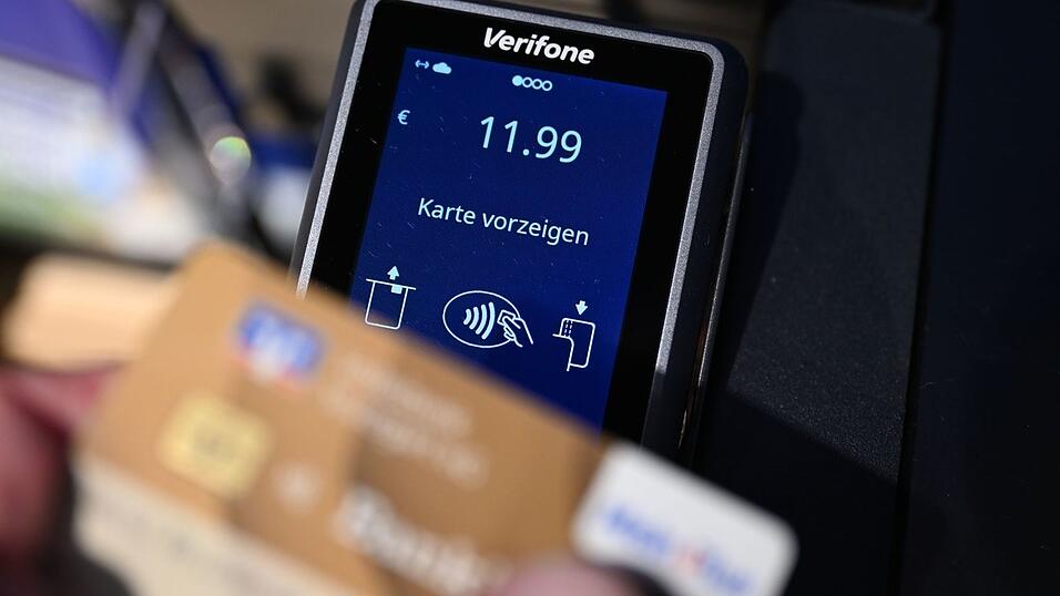 Vor allem das kontaktlose Bezahlen ist beliebt. (Symbolbild) Vor allem das kontaktlose Bezahlen ist beliebt. (Symbolbild)