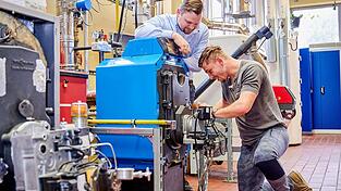 Ausbildung sichert das ostbayerische Handwerk und die Umsetzung wichtiger Zukunftsaufgaben. Ausbildung sichert das ostbayerische Handwerk und die Umsetzung wichtiger Zukunftsaufgaben.