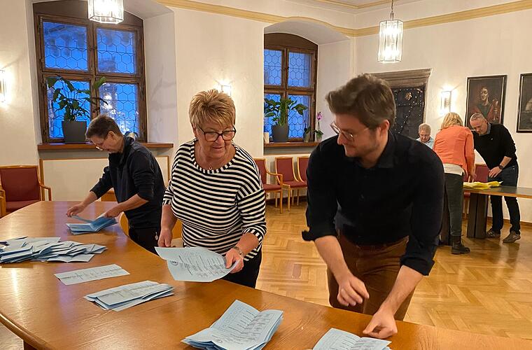 Im Langhaus-Saal der Stadt Cham beginnt die Ausz&auml;hlung.