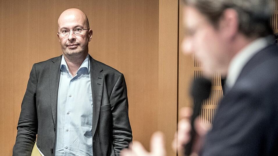 Der gebürtige Österreicher und Social-Media-Stratege Wolfgang Ainetter (l. hier 2018 als Sprecher des damaligen Verkehrsministers Andreas Scheuer) war Chefredakteur des Wochenmagazins „News“, Nachrichten-Chef bei „Bild“ und Kommunikationschef im Bundesverkehrsministerium. Der gebürtige Österreicher und Social-Media-Stratege Wolfgang Ainetter (l. hier 2018 als Sprecher des damaligen Verkehrsministers Andreas Scheuer) war Chefredakteur des Wochenmagazins „News“, Nachrichten-Chef bei „Bild“ und Kommunikationschef im Bundesverkehrsministerium.