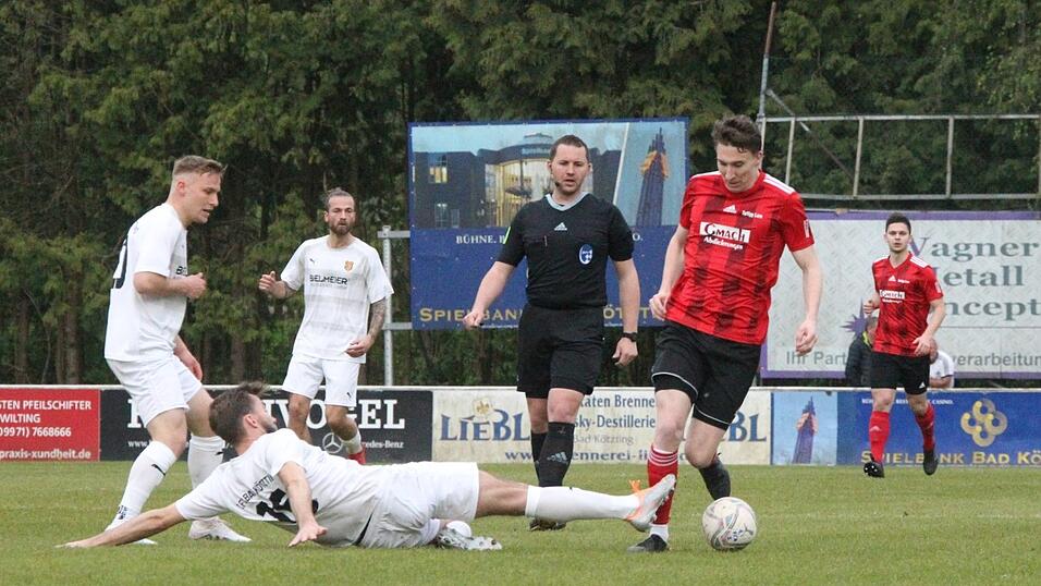 Der 1. FC Bad Kötzting hat sich im Landkreisderby gegen die SpVgg Lam durchgesetzt.