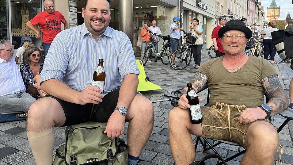 Mit Brotzeit, Getr&auml;nken und z&uuml;nftiger Musi l&auml;uteten die Straubingerinnen und Straubinger voller Vorfreude ihre 'F&uuml;nfte Jahreszeit' ein.