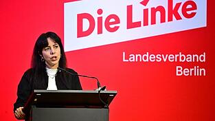 Die Berliner Linken-Spitzenkandidatin und Wahlsiegerin: Elif Eralp muss sich mit Vorwürfen gegen ihre Partei auseinandersetzen. Die Berliner Linken-Spitzenkandidatin und Wahlsiegerin: Elif Eralp muss sich mit Vorwürfen gegen ihre Partei auseinandersetzen.