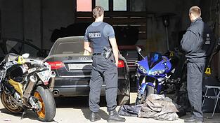 Eine Garage mit dem Diebesgut einer Bande: Noch haben die Ermittler im Raum Landshut keinen Hinweis auf organisiertes Verbrechen (wie im Bild), aber nach einem Fall in der Nacht auf Freitag in Oberahrain pr&uuml;ft die Kriminalpolizei Landshut m&ouml;gliche Zusammenh&auml;nge mehrer Taten in der j&uuml;ngsten Vergangenheit.