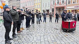 Die Brandenburger Trumeter unterstützten den Spendentag.