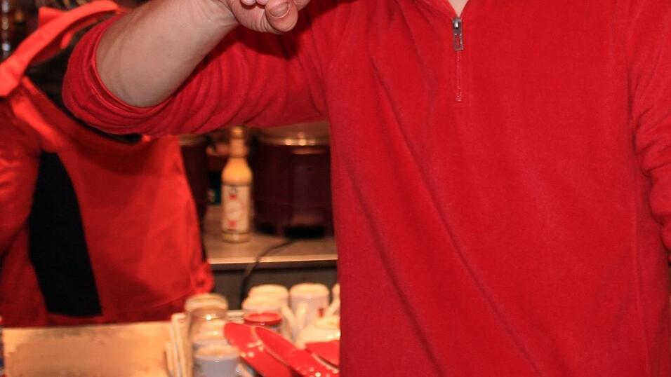 Die Landshuter haben am Freitagabend an der Weihnachtspyramide ausgelassen gefeiert. Die Landshuter haben am Freitagabend an der Weihnachtspyramide ausgelassen gefeiert.