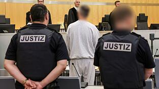 Rechtsradikaler soll im Darknet zu Mordanschlägen auf Politiker aufgerufen haben. (Archivbild) Rechtsradikaler soll im Darknet zu Mordanschlägen auf Politiker aufgerufen haben. (Archivbild)