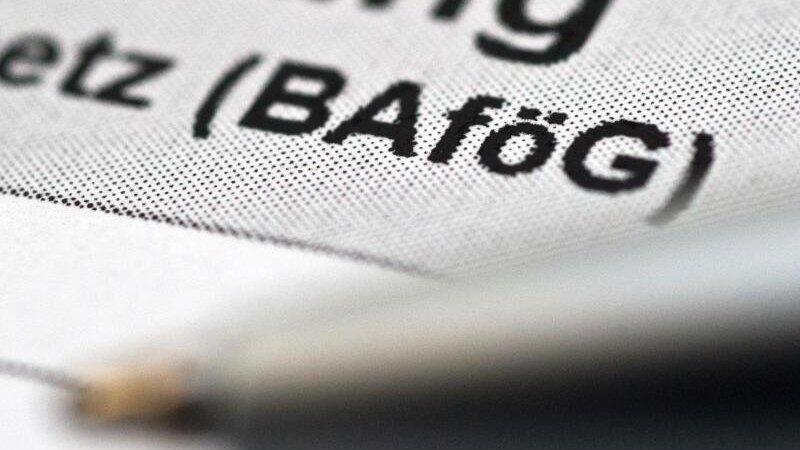 Empfänger von Bafög sollen ihr Geld weiterhin bekommen, auch wenn an Hochschulen wegen des Coronavirus der Semesterbeginn verschoben wird. (Archivbild) Empfänger von Bafög sollen ihr Geld weiterhin bekommen, auch wenn an Hochschulen wegen des Coronavirus der Semesterbeginn verschoben wird. (Archivbild)