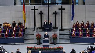 Italiens Staatspräsident Mattarella hält die zentrale Gedenkrede zum Volkstrauertag im Bundestag Italiens Staatspräsident Mattarella hält die zentrale Gedenkrede zum Volkstrauertag im Bundestag
