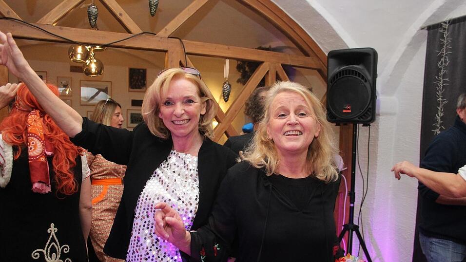 In der Landshuter Weinstube Isarklause fand am Samstag eine Schlagerparty statt. In der Landshuter Weinstube Isarklause fand am Samstag eine Schlagerparty statt.