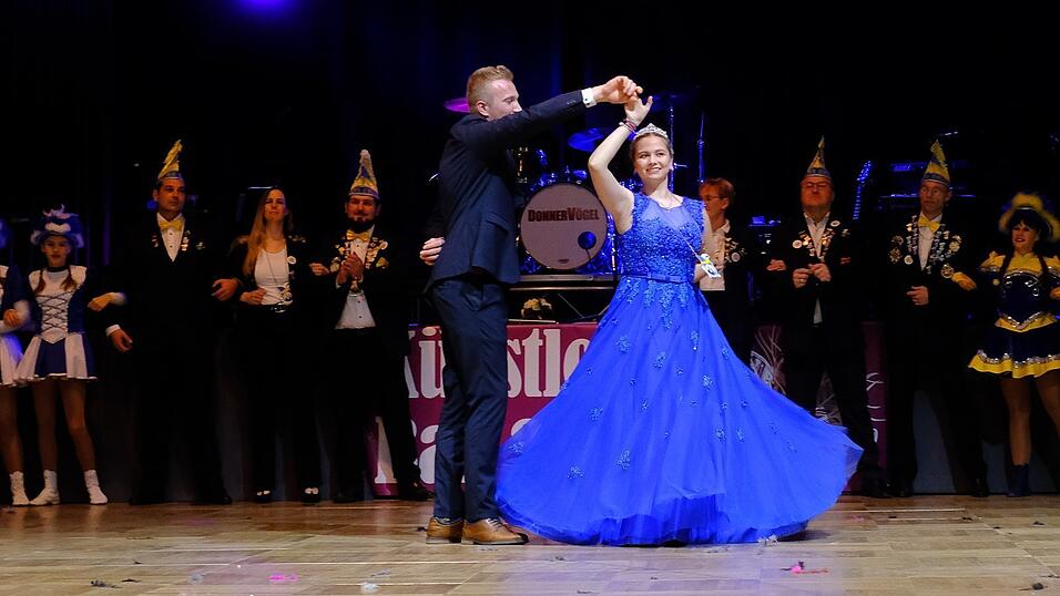 Der Künstlerball bot ein großes Showprogramm. Der Künstlerball bot ein großes Showprogramm.