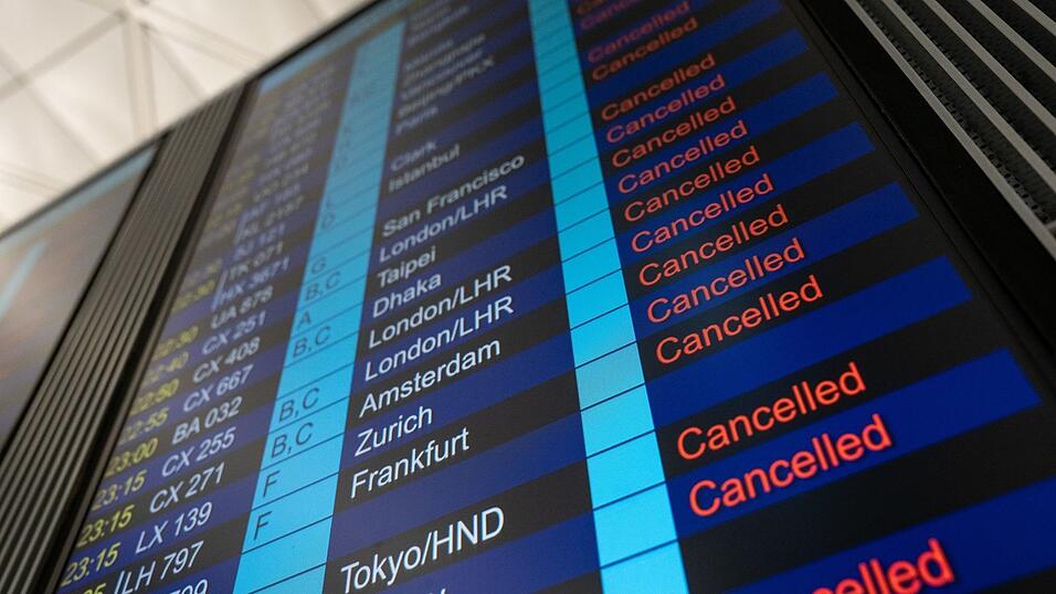 Am internationalen Flughafen Hongkong fielen Hunderte Flüge aus. Am internationalen Flughafen Hongkong fielen Hunderte Flüge aus.