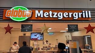 An der Frischetheke beim Plattlinger Globus gibt es zu jeder Tageszeit eine warme Leberkäs-Semmel.