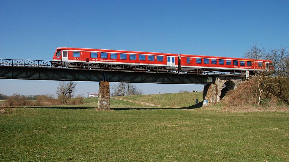 Die Gäubodenbahn benötigt keine Oberleitung. Die Gäubodenbahn benötigt keine Oberleitung.