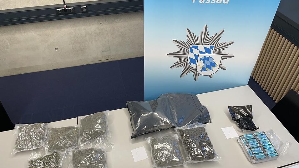 In dem Auto befanden sich kiloweise illegale Substanzen.