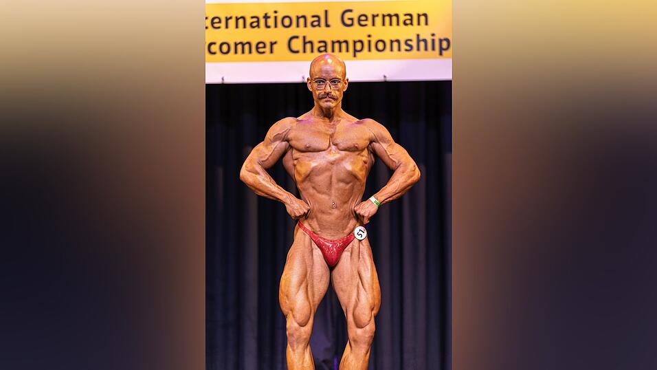 Vergangenes Jahr hat Alexander Braunsperger beim Wettbewerb der GNBF (German Natural Bodybuilding & Fitness Federation) für naturale Bodybuilder mitgemacht und in seiner Klasse den ersten Platz belegt.