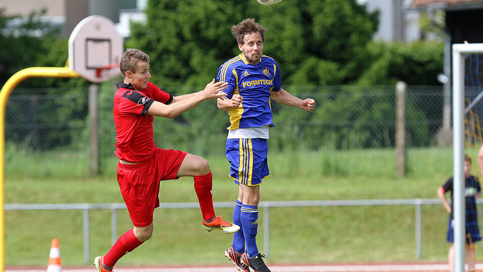 Der TSV Bogen versetzte dem Favoriten aus Affing in der Nachspielzeit den Lucky Punch und siegte mit 2:1 (Foto: Schindler). Der TSV Bogen versetzte dem Favoriten aus Affing in der Nachspielzeit den Lucky Punch und siegte mit 2:1 (Foto: Schindler).