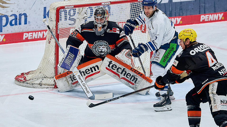 Im zweiten Spiel in den Pre-Playoffs spielen die Straubing Tigers bei den Löwen Frankfurt in Hessen. Das erste Spiel am Sonntag konnten die Niederbayern mit 2:1 für sich entscheiden.